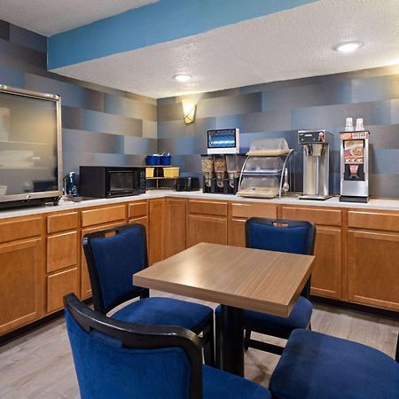 Days Inn & Suites By Wyndham Kokomo Exterior foto