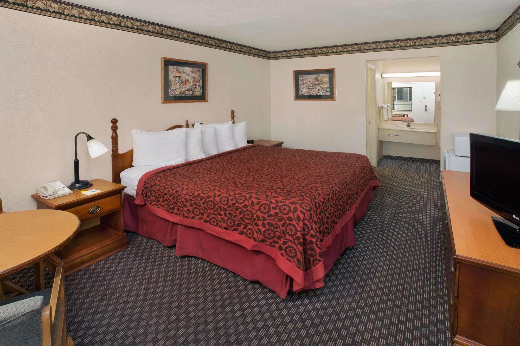 Days Inn & Suites By Wyndham Kokomo Exterior foto